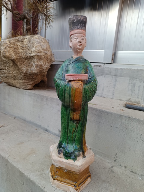 古玩陶瓷鑲嵌式人物三彩陶傭真品鑒賞圖