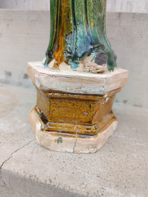 古玩陶瓷鑲嵌式人物三彩陶傭真品鑒賞圖