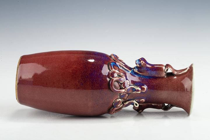 古玩陶瓷清晚·窯變紅釉堆塑螭龍獅耳瓶真品鑒賞圖