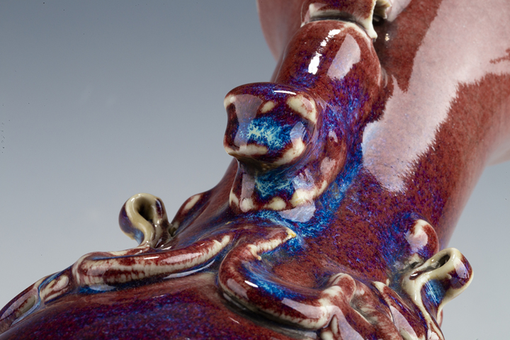 古玩陶瓷清晚·窯變紅釉堆塑螭龍獅耳瓶真品鑒賞圖