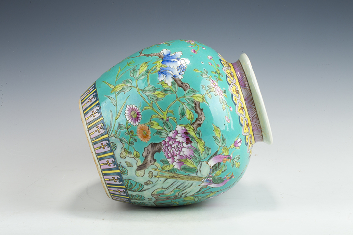 古玩陶瓷民國·松石綠地粉彩錦雞牡丹紋尊真品鑒賞圖