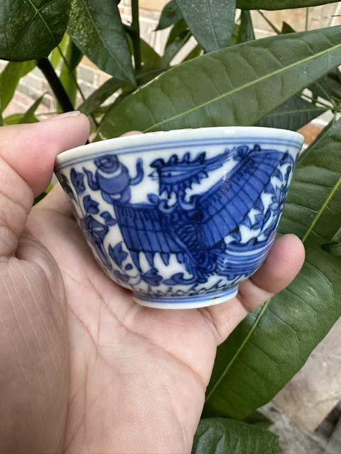 古玩陶瓷青花鳳傳花卉紋杯真品鑒賞圖