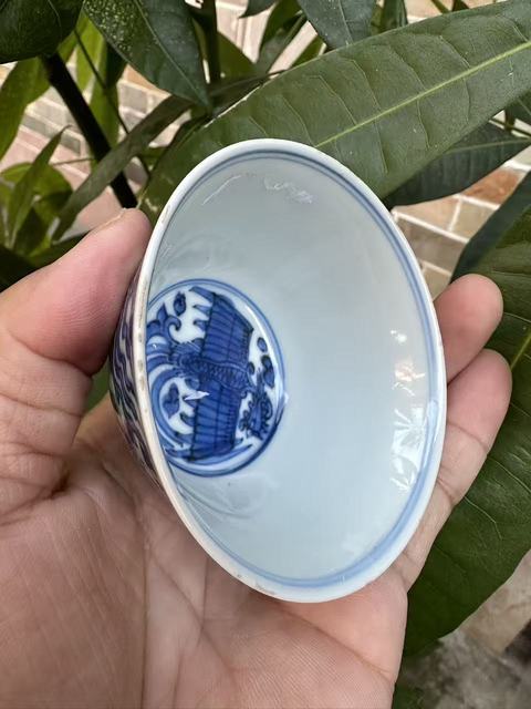 古玩陶瓷青花鳳傳花卉紋杯真品鑒賞圖