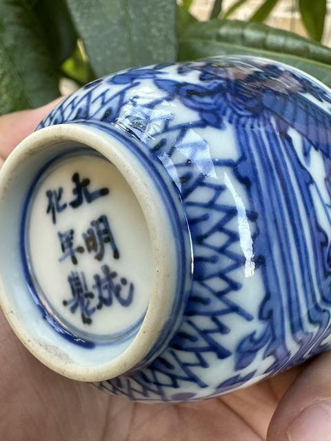 古玩陶瓷青花鳳傳花卉紋杯真品鑒賞圖