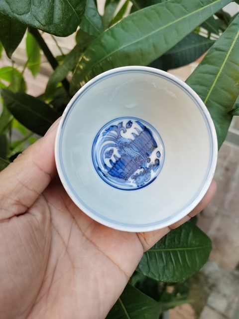 古玩陶瓷青花鳳傳花卉紋杯真品鑒賞圖
