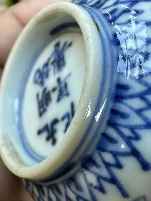 古玩陶瓷青花鳳傳花卉紋杯真品鑒賞圖