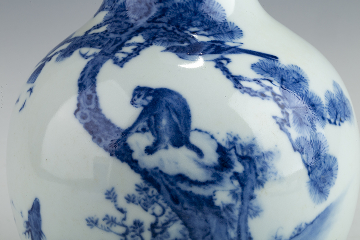 古玩陶瓷民國·青花喜祿封侯紋賞瓶真品鑒賞圖