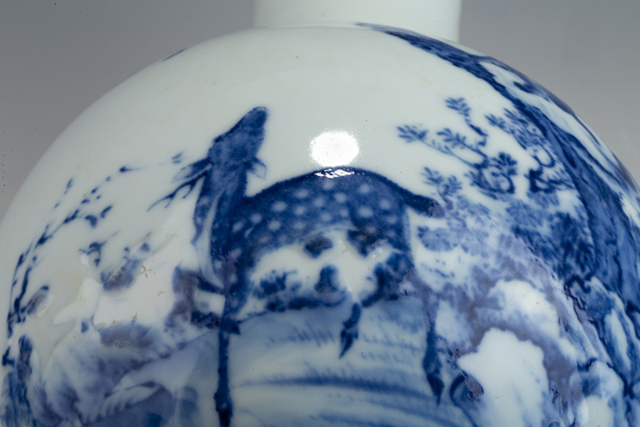 古玩陶瓷民國·青花喜祿封侯紋賞瓶真品鑒賞圖