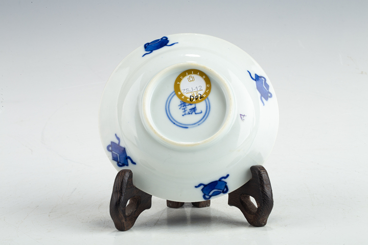 古玩陶瓷清晚·青花三娘教子紋小盤真品鑒賞圖