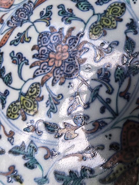 古玩陶瓷斗彩盤真品鑒賞圖