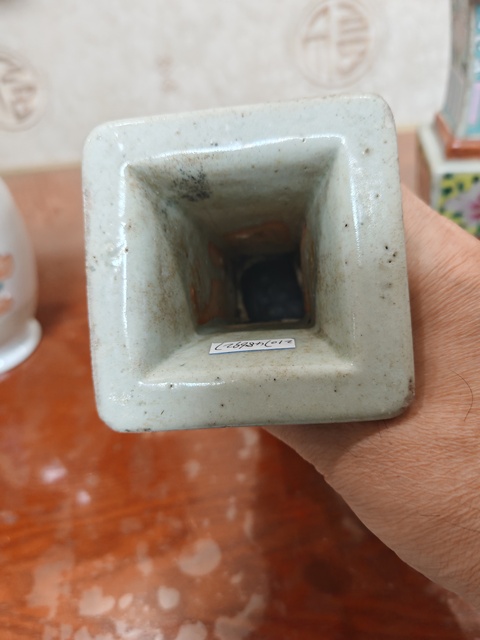 古玩陶瓷粉彩花卉紋花觚真品鑒賞圖