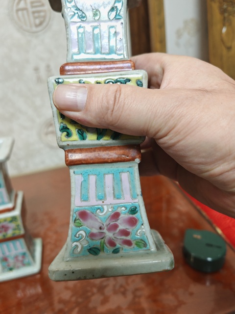 古玩陶瓷粉彩花卉紋花觚真品鑒賞圖