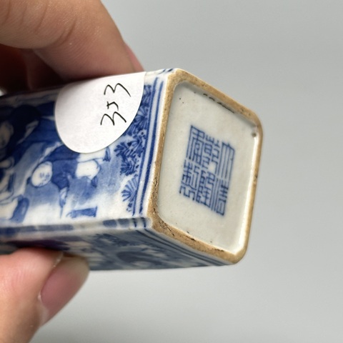 古玩陶瓷青花人物故事紋鼻煙壺真品鑒賞圖