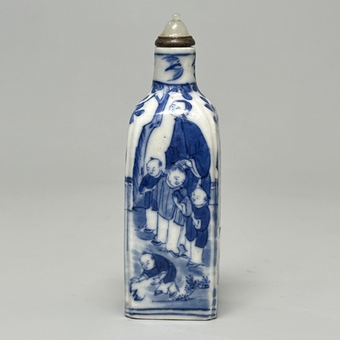 古玩陶瓷青花人物故事紋鼻煙壺真品鑒賞圖