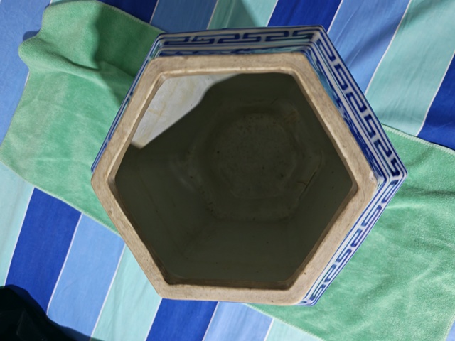 古玩陶瓷青花人物故事六方截口瓶真品鑒賞圖