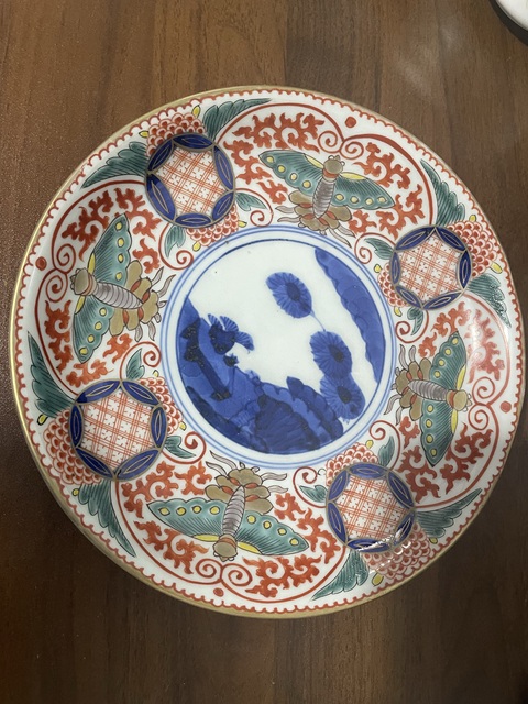 古玩陶瓷青花五彩花卉蝴蝶紋臥盤（日本）真品鑒賞圖