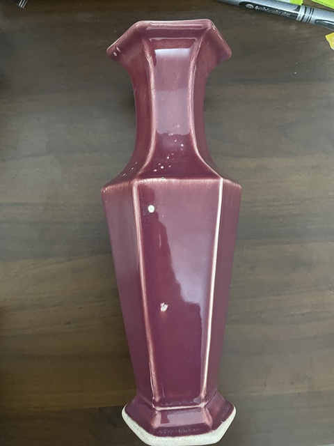 古玩陶瓷紅釉六方瓶真品鑒賞圖