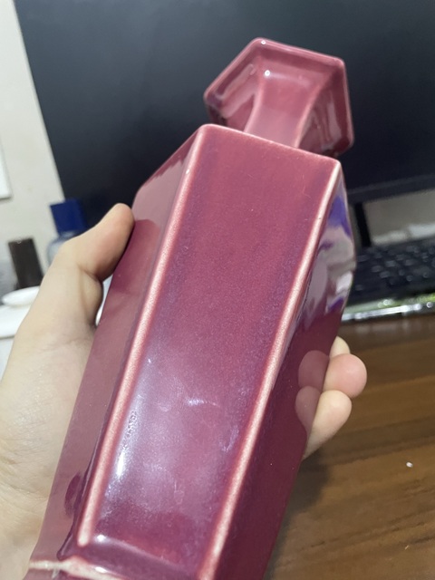 古玩陶瓷紅釉六方瓶真品鑒賞圖