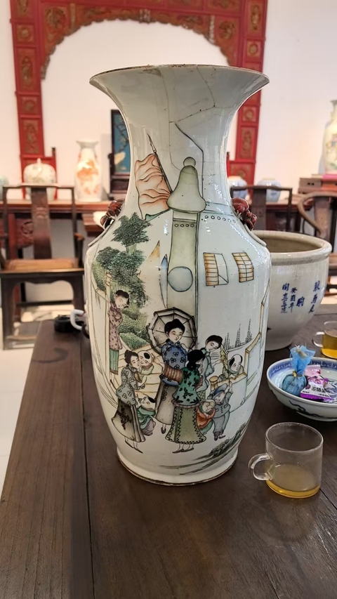 古玩陶瓷毛子榮款新粉彩雙鋪首人物紋撇口瓶真品鑒賞圖