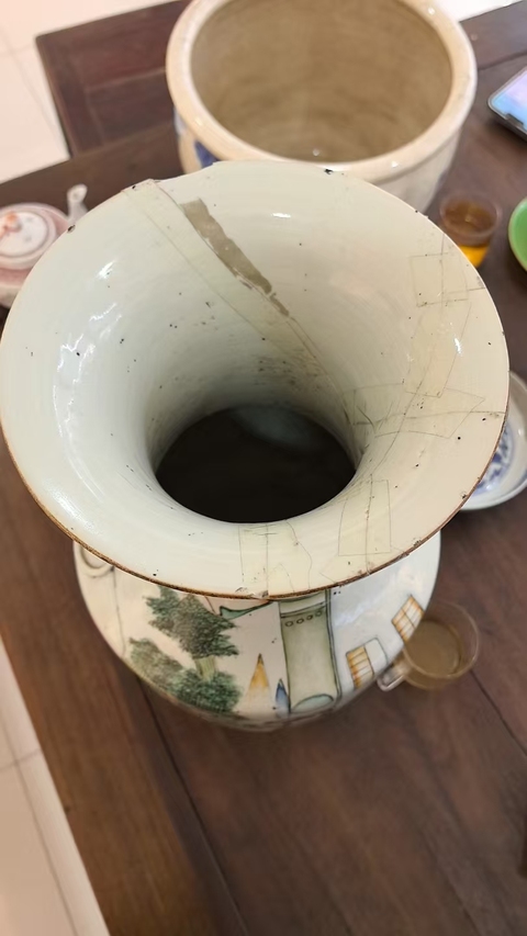 古玩陶瓷毛子榮款新粉彩雙鋪首人物紋撇口瓶真品鑒賞圖