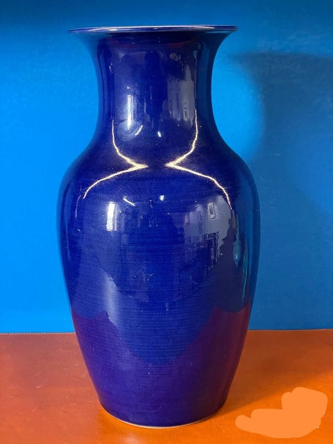 古玩陶瓷清中期霽藍釉賞瓶真品鑒賞圖