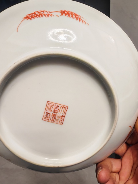 古玩陶瓷粉彩蟲草紋盤真品鑒賞圖