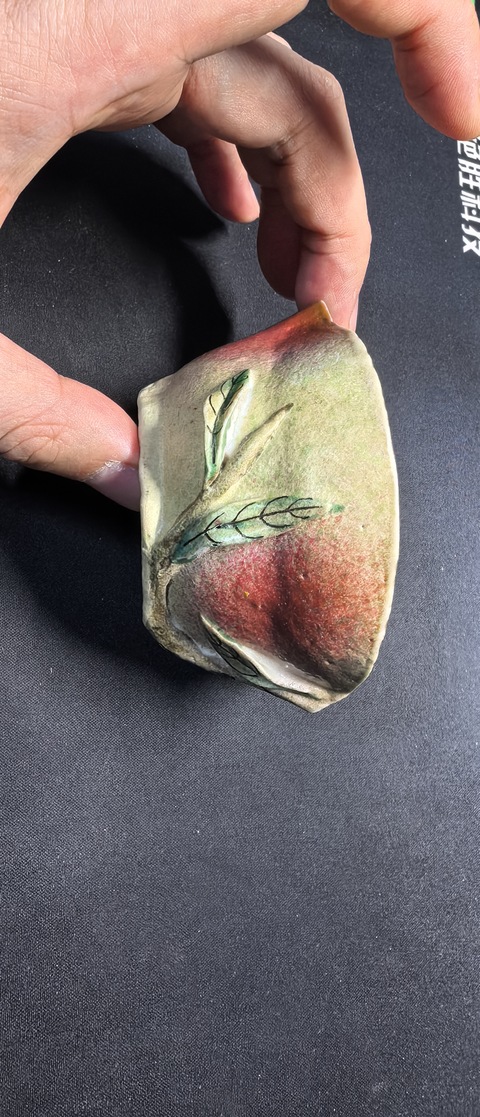 古玩陶瓷清晚期 粉彩壽桃杯真品鑒賞圖