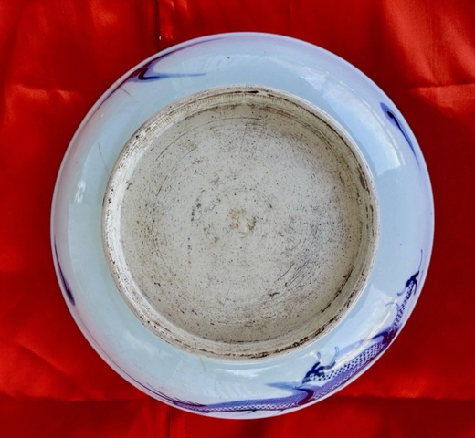 古玩陶瓷青花過(guò)墻龍紋盤(pán)真品鑒賞圖