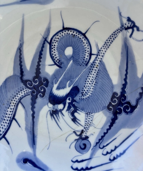 古玩陶瓷青花過(guò)墻龍紋盤(pán)真品鑒賞圖