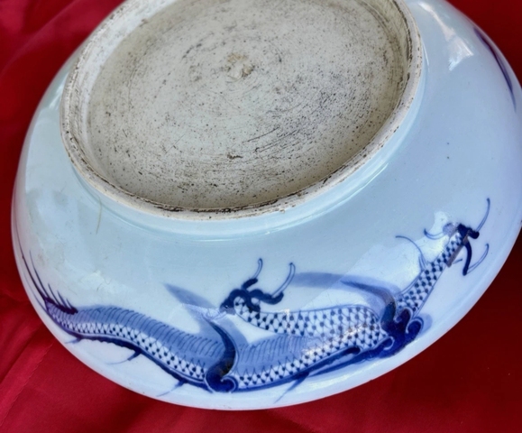 古玩陶瓷青花過(guò)墻龍紋盤(pán)真品鑒賞圖
