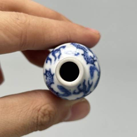 古玩陶瓷青花龍紋鼻煙壺真品鑒賞圖