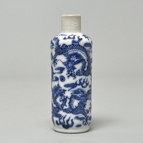 古玩陶瓷青花龍紋鼻煙壺真品鑒賞圖