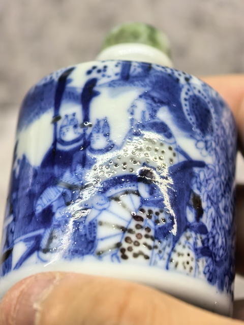 古玩陶瓷青花釉里紅人物故事紋鼻煙壺真品鑒賞圖