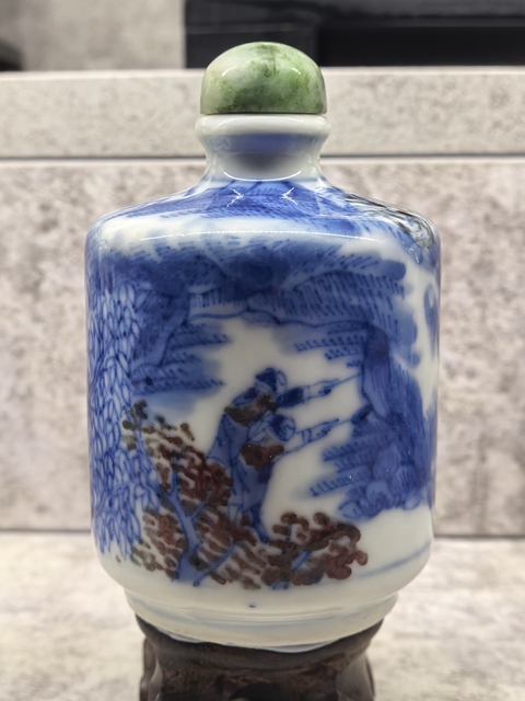 古玩陶瓷青花釉里紅人物故事紋鼻煙壺真品鑒賞圖