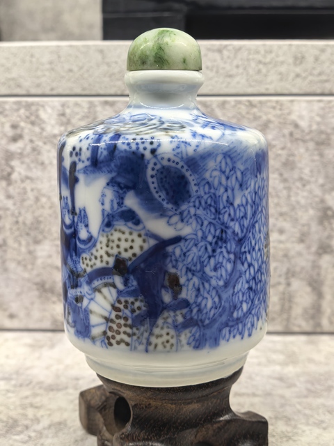 古玩陶瓷青花釉里紅人物故事紋鼻煙壺真品鑒賞圖