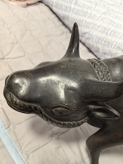 古玩銅器牛形香薰真品鑒賞圖