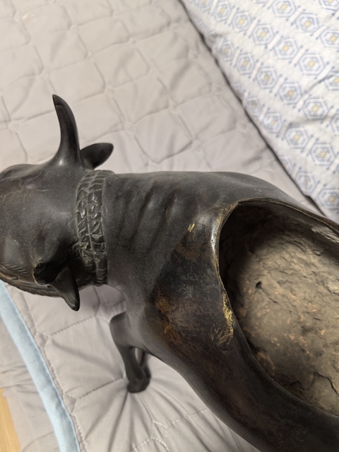 古玩銅器牛形香薰真品鑒賞圖