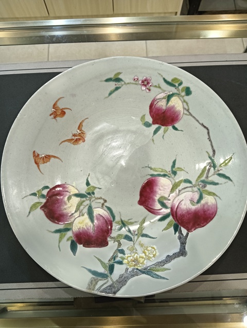 古玩陶瓷粉彩壽桃紋盤真品鑒賞圖
