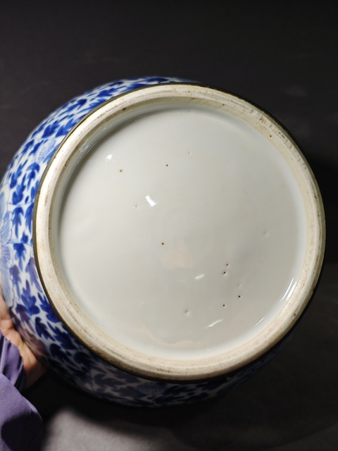 古玩陶瓷清晚期 青花纏枝花卉紋馬蹄尊真品鑒賞圖