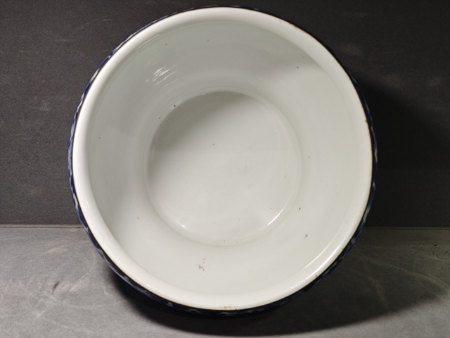 古玩陶瓷清晚期 青花纏枝花卉紋馬蹄尊真品鑒賞圖