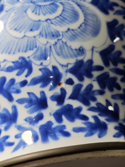 古玩陶瓷清晚期 青花纏枝花卉紋馬蹄尊真品鑒賞圖