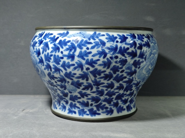 古玩陶瓷清晚期 青花纏枝花卉紋馬蹄尊真品鑒賞圖