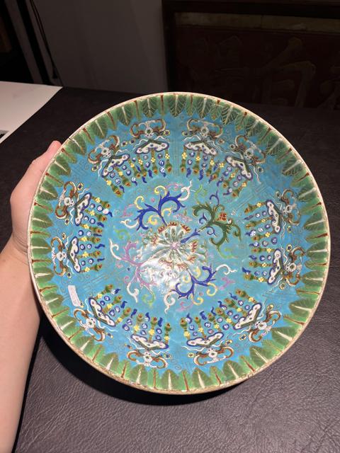 古玩陶瓷藍地粉彩花卉紋大碗真品鑒賞圖