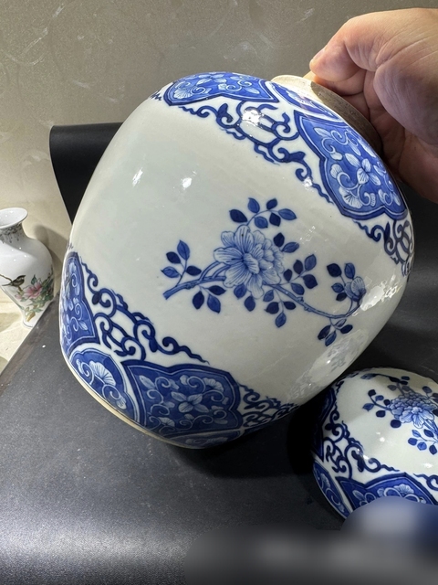 古玩陶瓷青花花卉紋蓋罐真品鑒賞圖