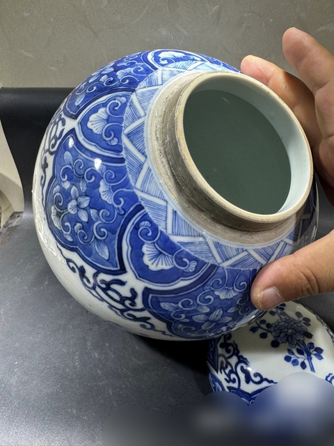 古玩陶瓷青花花卉紋蓋罐真品鑒賞圖