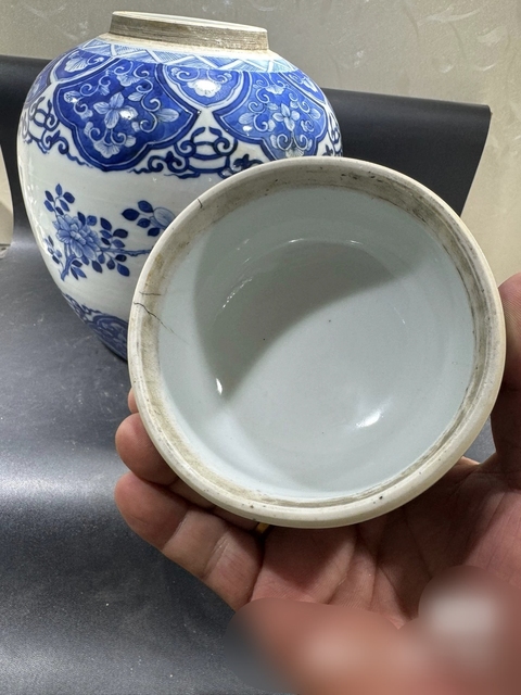 古玩陶瓷青花花卉紋蓋罐真品鑒賞圖