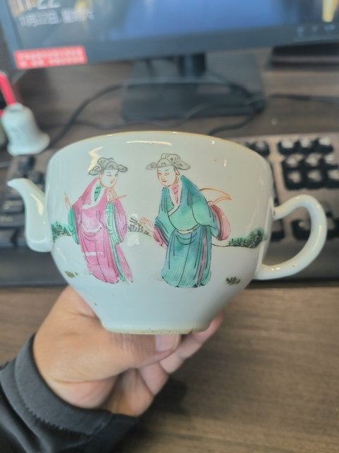 古玩陶瓷粉彩人物故事紋參壺真品鑒賞圖