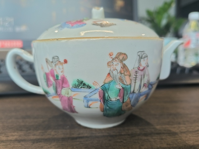 古玩陶瓷粉彩人物故事紋參壺真品鑒賞圖