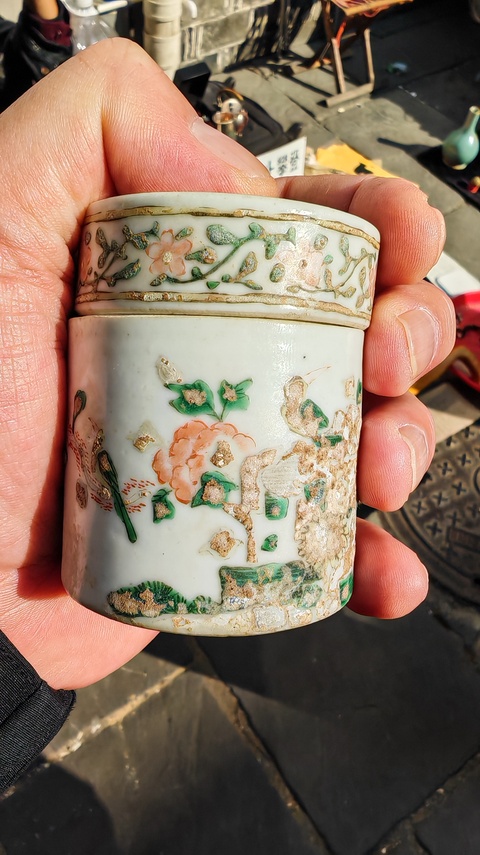 古玩陶瓷花鳥紋粉彩蓋盒真品鑒賞圖