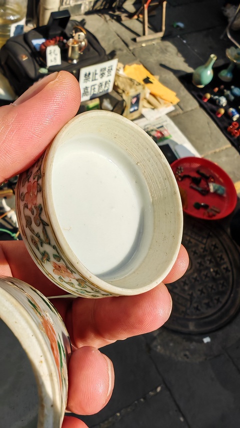 古玩陶瓷花鳥紋粉彩蓋盒真品鑒賞圖